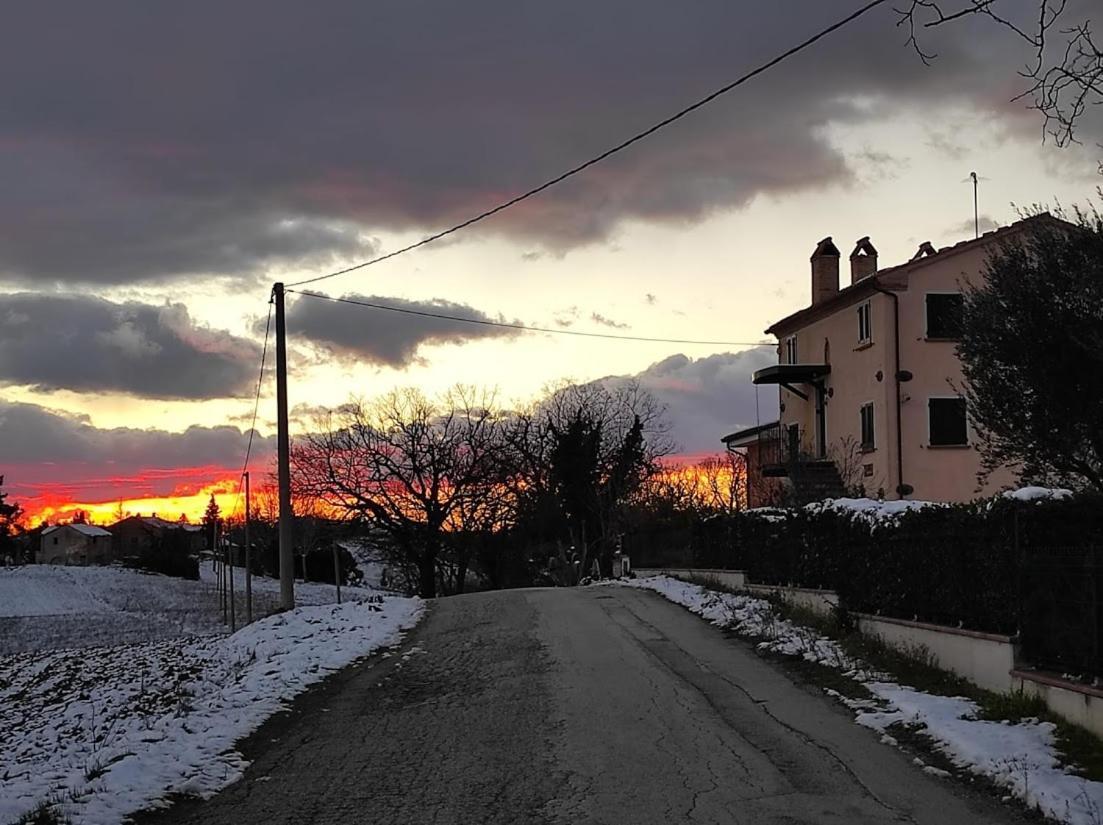 Casa Vacanze Angelica Ostra Vetere Buitenkant foto