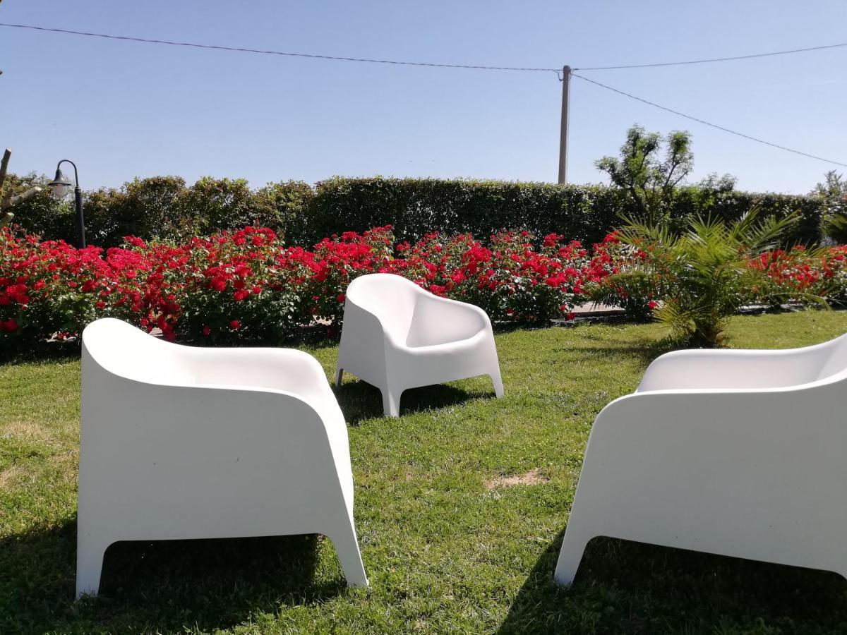 Casa Vacanze Angelica Ostra Vetere Buitenkant foto